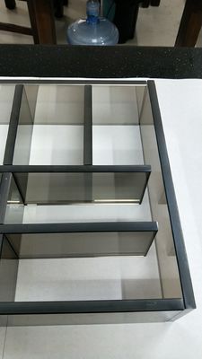 Le verre de Humidor Tempered Stained d'organisateur de maquillage ouvre la boîte