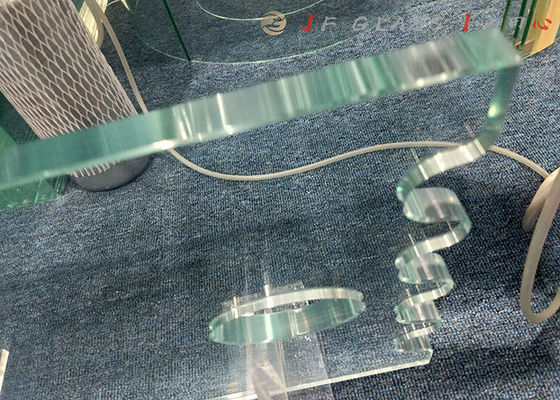 Panneaux en verre standard 6mm de découpage précis complexes