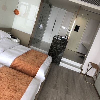 Les meubles 19mm résistant aux acides d'hôtel ont coloré les panneaux en verre