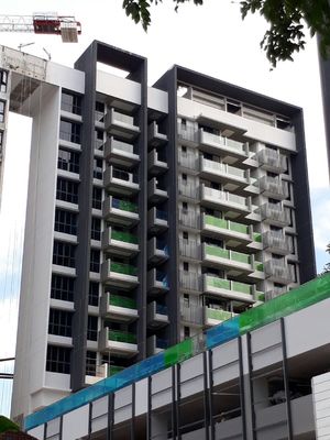 La fenêtre 12mm sans couleur de balcon chauffent le verre feuilleté renforcé