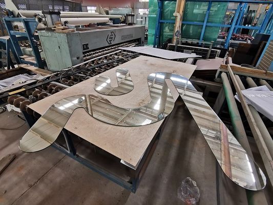 La commande numérique par ordinateur Scratchproof a traité les panneaux en verre standard de 2440x5000mm