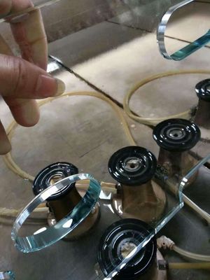 La coutume profilée de 8mm des carreaux de verre taillé pour le logo de magasin