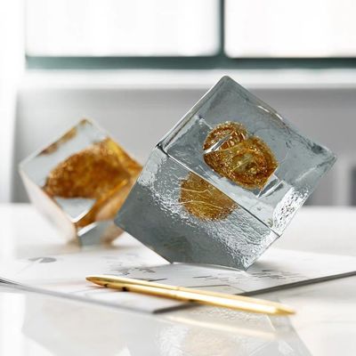 Ornements en verre clairs