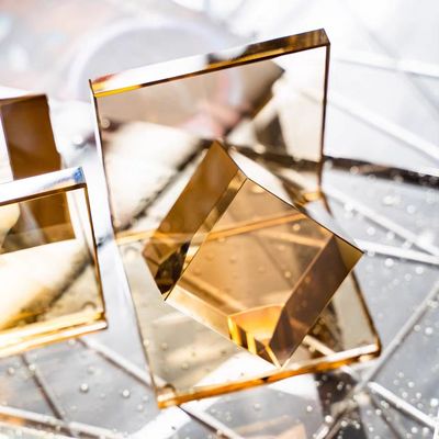 Ornements en verre clairs